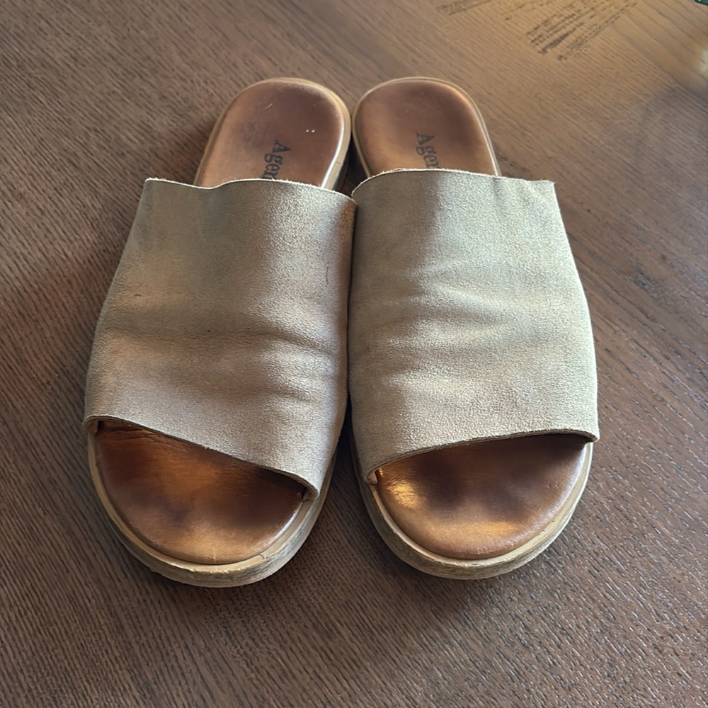 AGENDA - Women's Tan Suede Slide Sandals - Picture 3 of 7